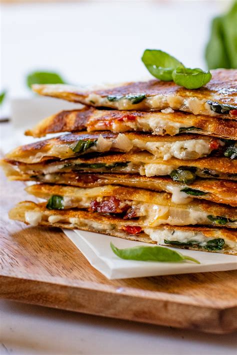 How many calories are in spinach feta quesadilla - calories, carbs, nutrition