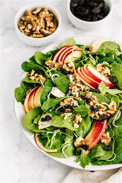 How many calories are in spinach salad with seared apples walnuts cherries blue cheese and grilled chicken (96043.1) - calories, carbs, nutrition