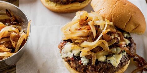 How many calories are in steak, blue cheese, caramelized onions - calories, carbs, nutrition