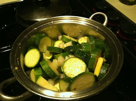 How many calories are in steamed zucchini - calories, carbs, nutrition