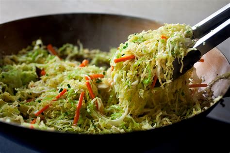 How many calories are in stir fried cabbage with red peppers & peas - calories, carbs, nutrition