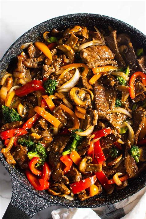 How many calories are in stir-fried beef with peppers and noodles - calories, carbs, nutrition