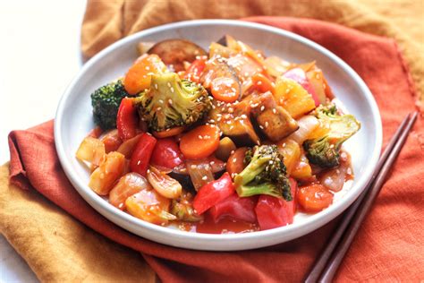 How many calories are in stir-fried vegetables in a sticky sweet and sour sauce - calories, carbs, nutrition