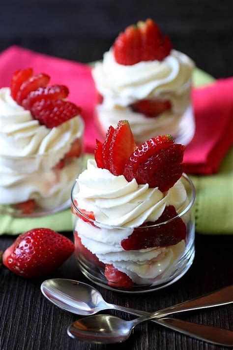 How many calories are in strawberries and cream mini dessert - calories, carbs, nutrition