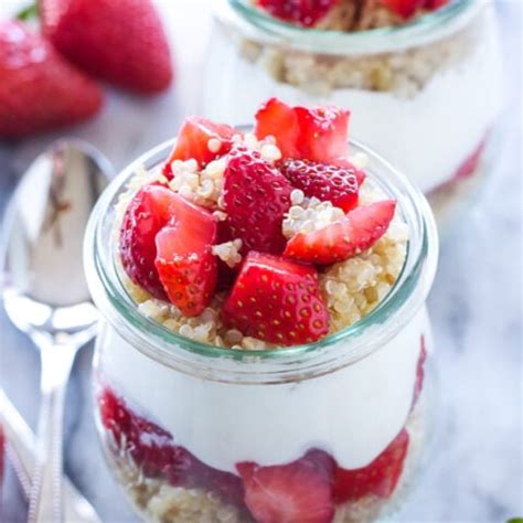 How many calories are in strawberries and cream yogurt parfait - calories, carbs, nutrition