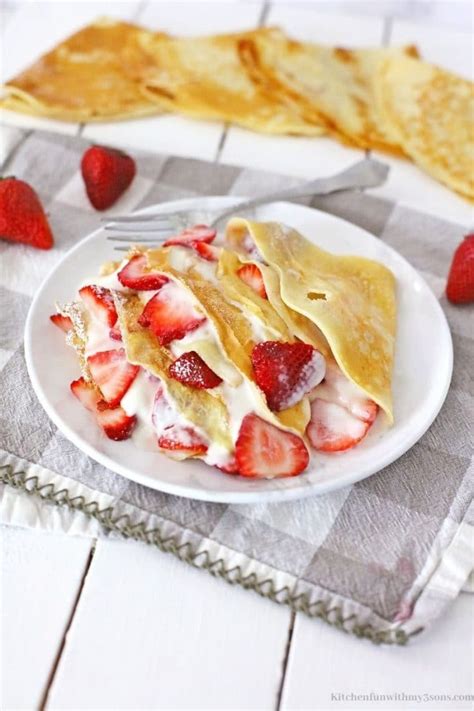 How many calories are in strawberry cheese crepe - calories, carbs, nutrition