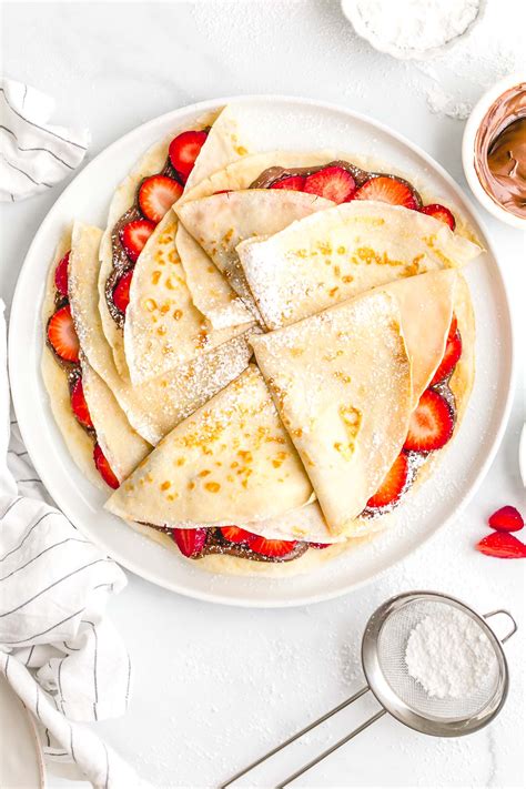 How many calories are in strawberry crepes - calories, carbs, nutrition