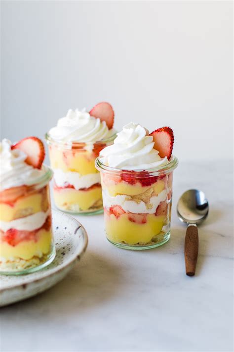 How many calories are in strawberry lemon mini parfait - calories, carbs, nutrition