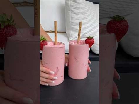 How many calories are in strawberry milkshake - calories, carbs, nutrition