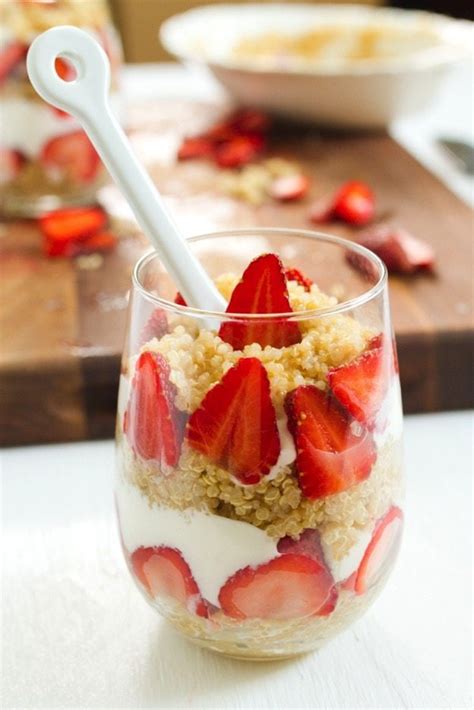 How many calories are in strawberry quinoa parfait - calories, carbs, nutrition