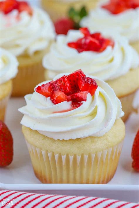 How many calories are in strawberry shortcake cupcake - calories, carbs, nutrition