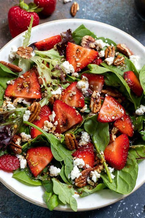 How many calories are in strawberry spinach salad with warm bacon vinaigrette - calories, carbs, nutrition