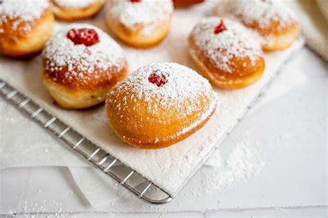 How many calories are in sufganiyot jelly doughnuts (89657.0) - calories, carbs, nutrition