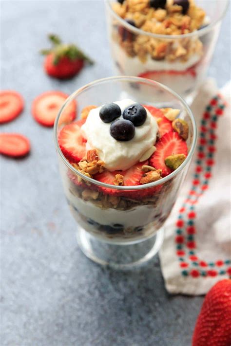 How many calories are in summer berry yogurt parfait - calories, carbs, nutrition