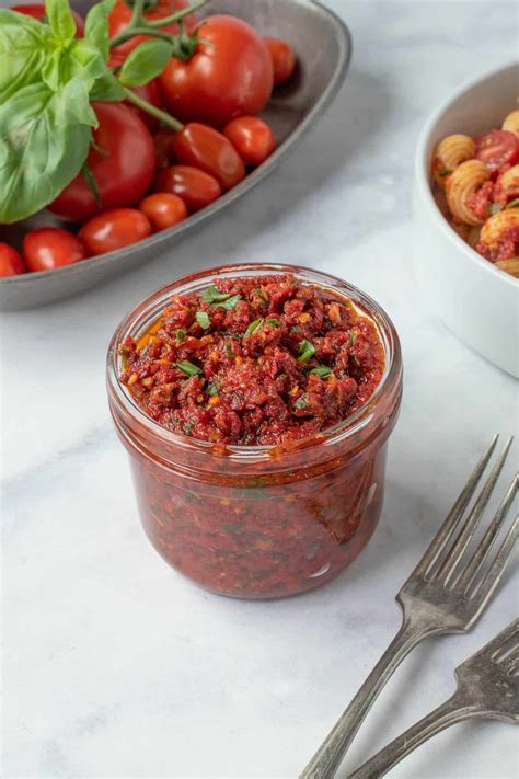 How many calories are in sun-dried tomato pesto - calories, carbs, nutrition