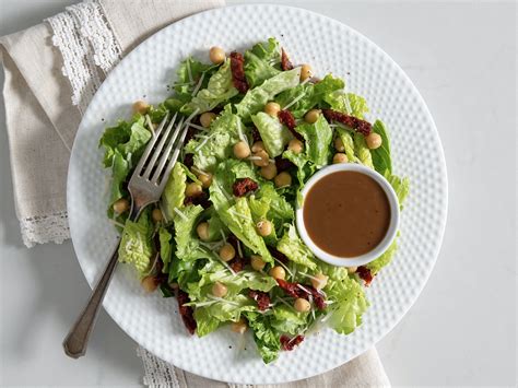 How many calories are in sundried tomato chopped salad with salmo - calories, carbs, nutrition