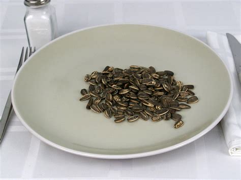 How many calories are in sunflower seeds (in shell) - calories, carbs, nutrition