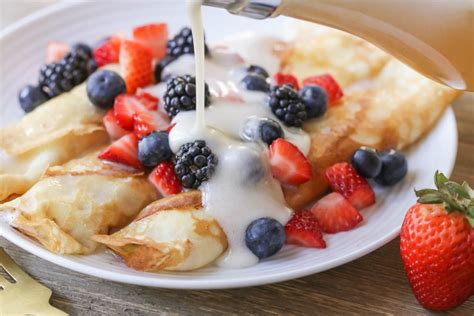 How many calories are in swedish pancakes with sauted pineapple with ginger cream - calories, carbs, nutrition