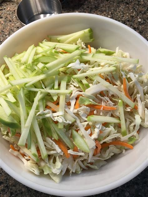 How many calories are in sweet apple coleslaw - calories, carbs, nutrition