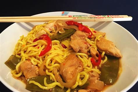 How many calories are in sweet chilli chicken noodles - calories, carbs, nutrition