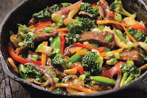 How many calories are in szechwan beef stir-fry served over steamed rice with a summer squash and broccoli saute - calories, carbs, nutrition