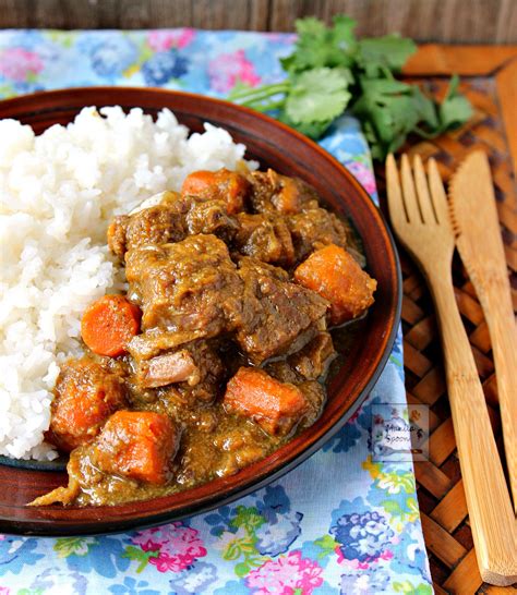 How many calories are in tagine coconut beef curry with summer vegetable and saffron rice - calories, carbs, nutrition