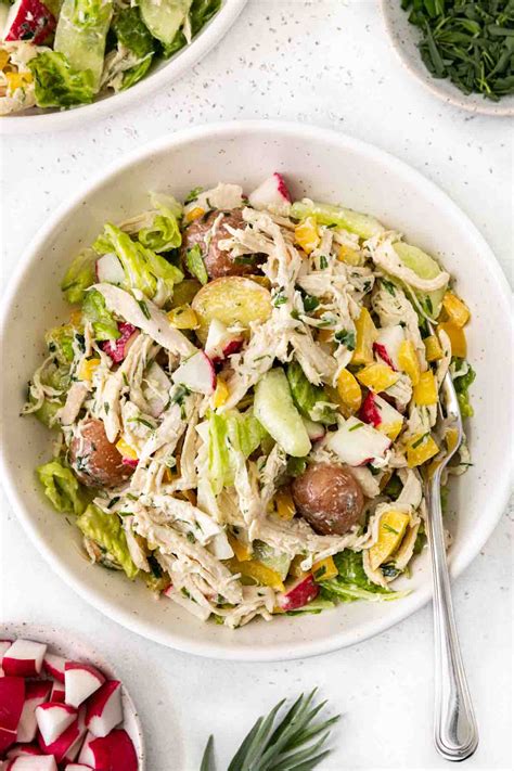 How many calories are in tarragon chicken salad on multi-grain bread with broccoli salad - calories, carbs, nutrition
