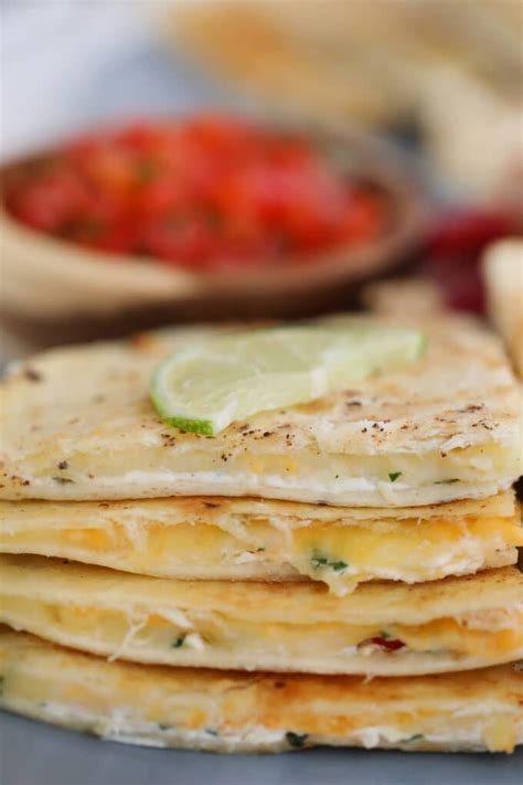 How many calories are in thab quesadilla three cheese poblano - calories, carbs, nutrition