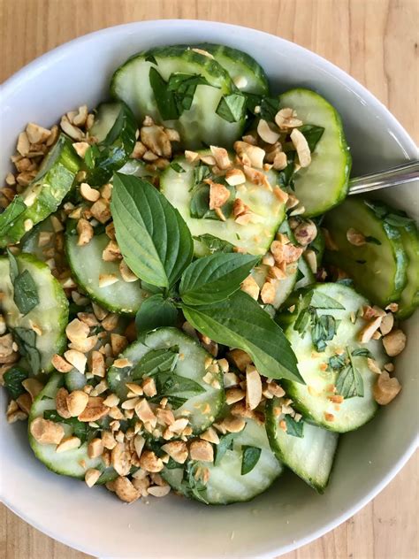 How many calories are in thai cucumber salad cup - calories, carbs, nutrition