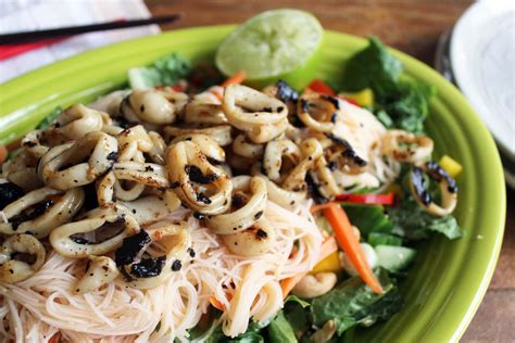 How many calories are in thai squid salad - calories, carbs, nutrition