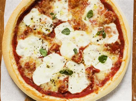 How many calories are in the caprese pizza - calories, carbs, nutrition