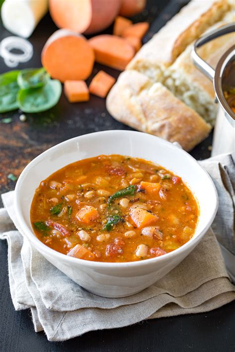 How many calories are in three bean chorizo soup - calories, carbs, nutrition