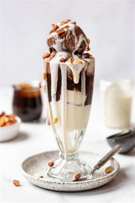 How many calories are in tin roof sundae with peanuts - calories, carbs, nutrition