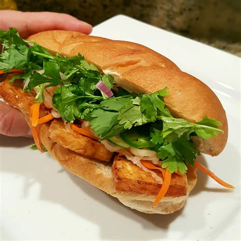 How many calories are in tofu banh mi - calories, carbs, nutrition