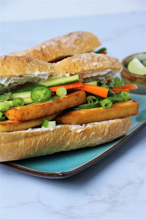 How many calories are in tofu banh mi sandwich - calories, carbs, nutrition