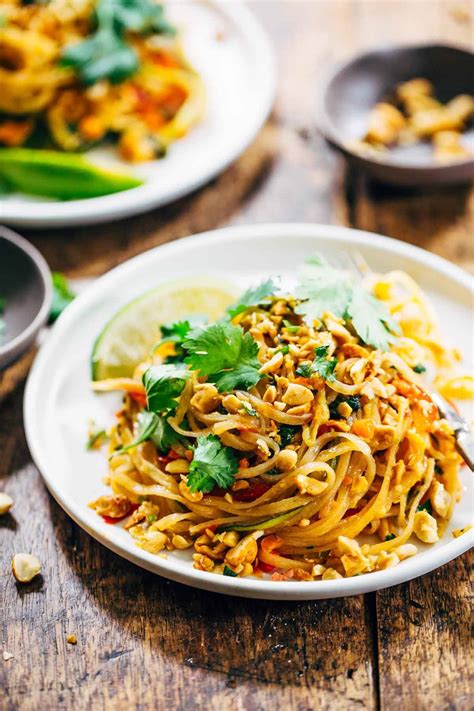 How many calories are in tofu pad thai noodles with peanuts - calories, carbs, nutrition