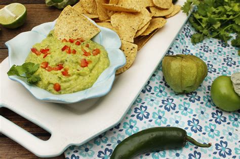 How many calories are in tomatillo salsa guacamole - calories, carbs, nutrition