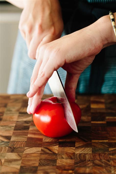 How many calories are in tomato 6x6 wedge cut 6 halved 1 oz - calories, carbs, nutrition