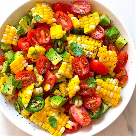 How many calories are in tomato and fresh corn salad with avocado - calories, carbs, nutrition