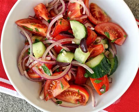 How many calories are in tomato and red onion salad (17.2) - calories, carbs, nutrition