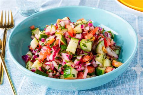 How many calories are in tomato cucumber salad (kachoombar) - calories, carbs, nutrition