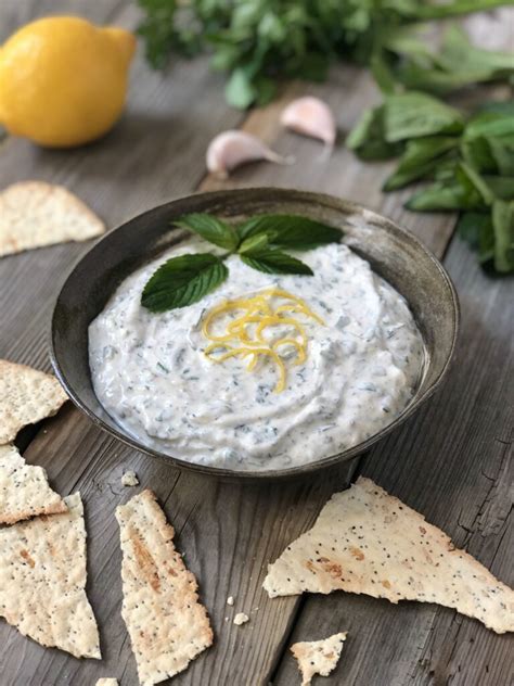 How many calories are in tomato mint yogurt sauce - calories, carbs, nutrition