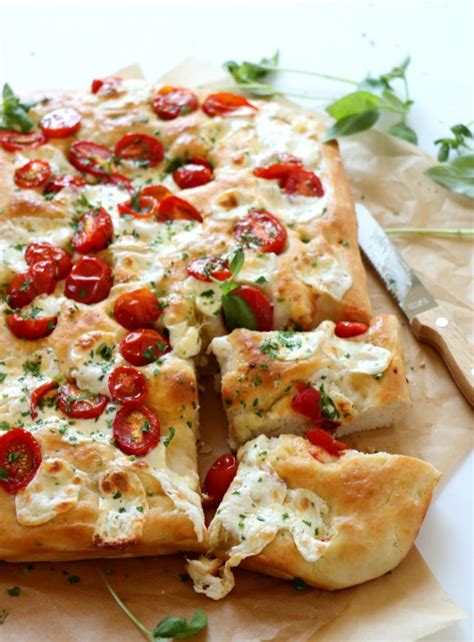 How many calories are in tomato mozzarella focaccia sandwich - calories, carbs, nutrition