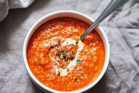 How many calories are in tomato quinoa pesto soup - calories, carbs, nutrition