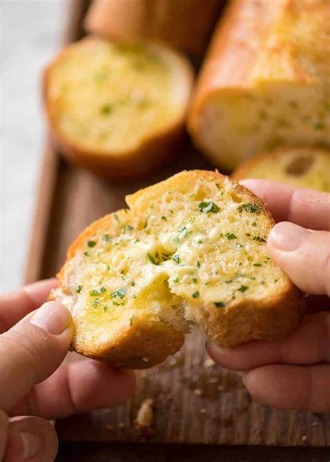 How many calories are in tortellini formaggio with garlic bread - calories, carbs, nutrition