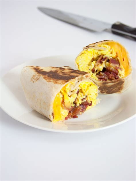 How many calories are in traditional breakfast wrap (44546.0) - calories, carbs, nutrition