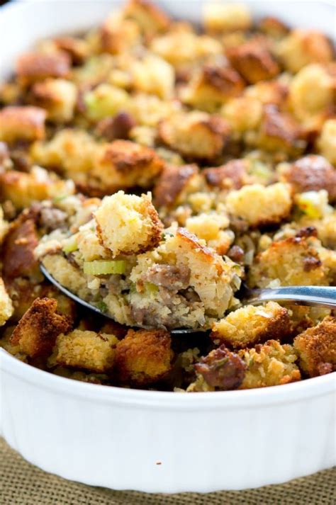 How many calories are in traditional cornbread stuffing - calories, carbs, nutrition