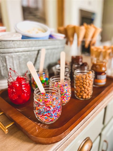 How many calories are in traditional sundae bar - calories, carbs, nutrition