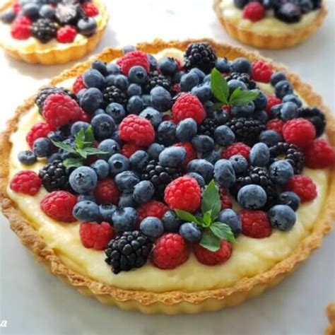 How many calories are in triple berry tartlet - calories, carbs, nutrition