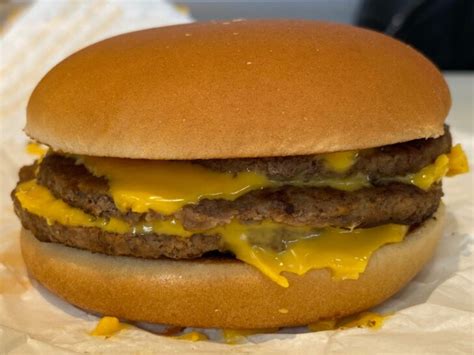 How many calories are in triple cheeseburger - calories, carbs, nutrition
